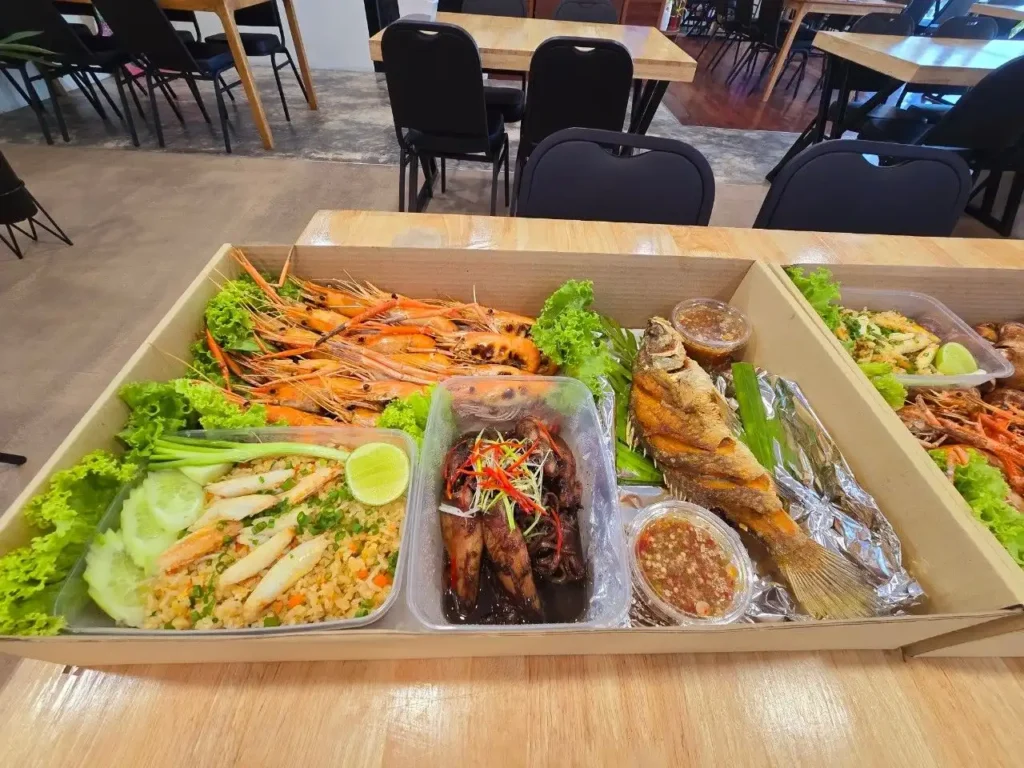 รับจัดเลี้ยงนอกสถานที่ ใกล้ฉัน พัทยา |ทะเลลานโพธิ์ ซีฟู้ด 17 talaylanphoseafood 0825 30 รับจัดเลี้ยง