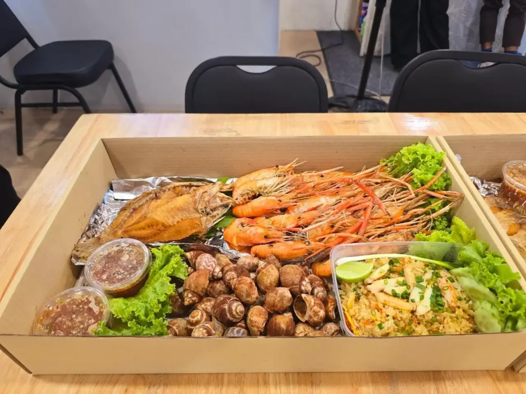 รับจัดเลี้ยงนอกสถานที่ ใกล้ฉัน พัทยา |ทะเลลานโพธิ์ ซีฟู้ด 16 talaylanphoseafood 0825 31 รับจัดเลี้ยง