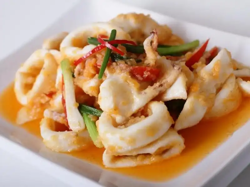 ร้านทะเลลานโพธิ์ซีฟู้ด "พัทยา" ยำปลาหมึก