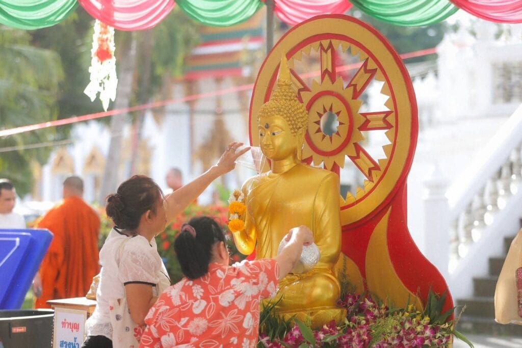 วันไหลพัทยา 2569 ตารางเล่นน้ำชลบุรี สงกรานต์ชลบุรี บางแสน 2 ภาพ วันไหลพัทยา ปีที่ผ่านมา