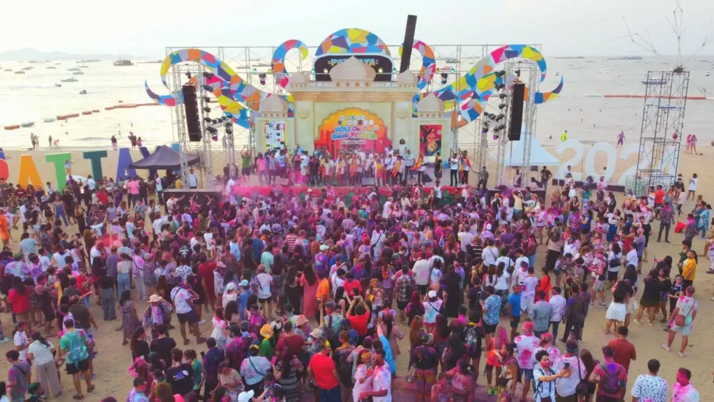 Amazing Thailand Grand Holi Festival Pattaya 2026 สาดสีริมหาด 3 บรรยากาศงาน Amazing Thailand Grand Holi Festival Pattaya 2026 ริมหาดพัทยากลาง