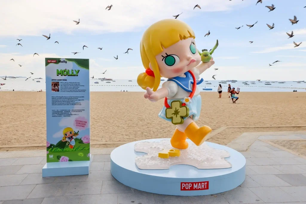 POPMART POP ON THE BEACH