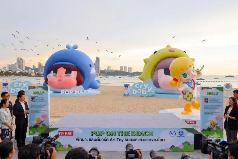 POPMART POP ON THE BEACH พัทยา: แลนด์มาร์ก Art Toy ริมทะเล 7 POPMART POP ON THE BEACH