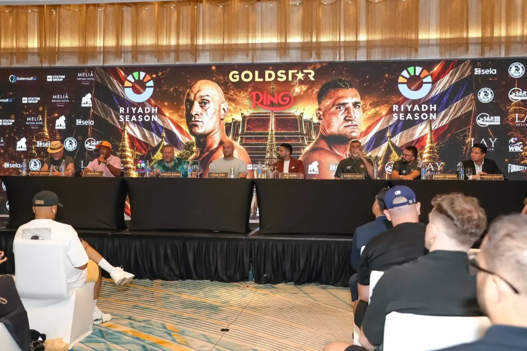 งานแถลงข่าวศึกมวยโลก HEAVYWEIGHT SHOWDOWN ไทสัน ฟิวรี ที่พัทยา Max Muay Thai