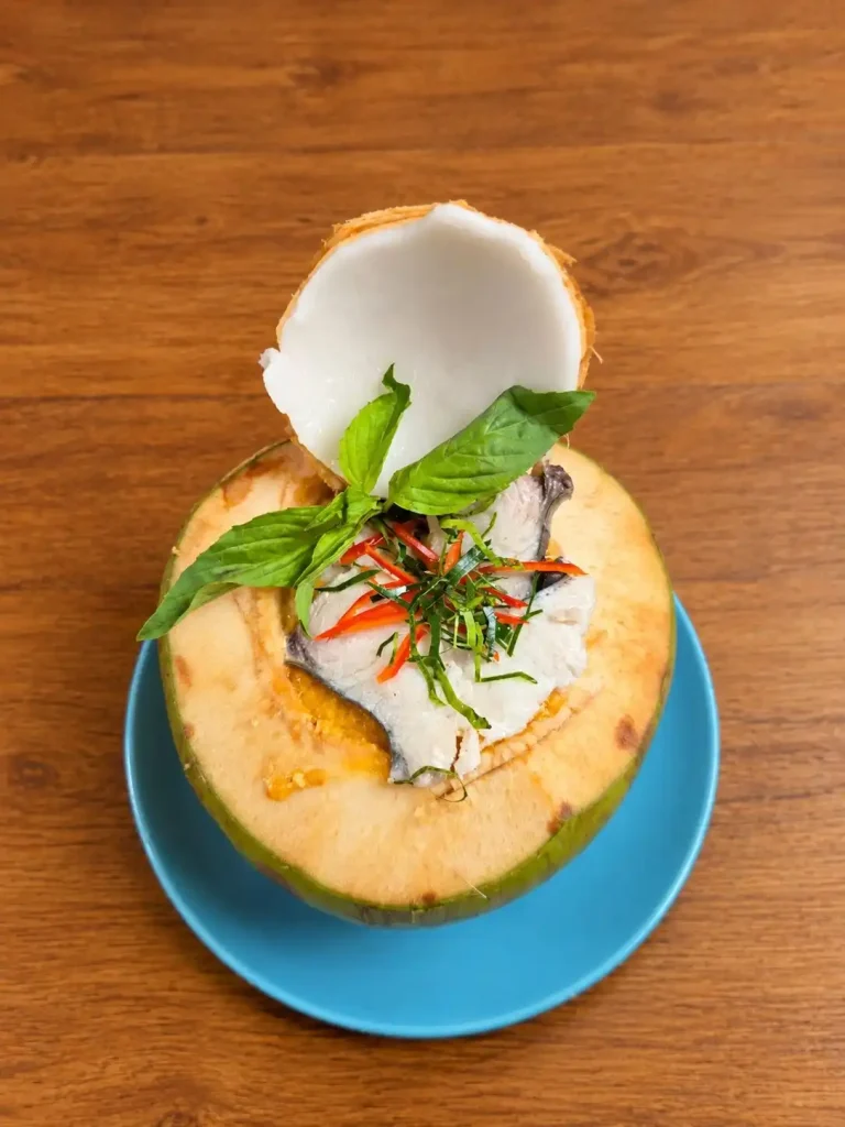 เมนูอาหารเด็ด: ครัวทะเลลานโพธิ์ซีฟู้ด พัทยา 11 steamed seafood curry in young coconut 2